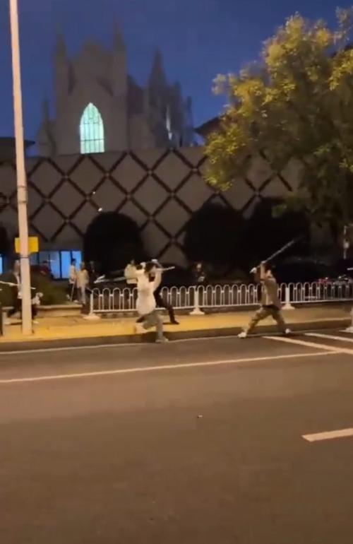 新澳门精准免费大全和女子持械打砸多辆车与女子持械打砸多辆车视频