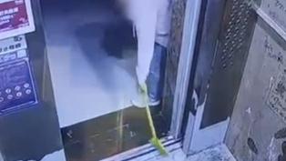 新澳门四肖八肖期期准最新版本,和挡电梯门致幼童被困与挡电梯门这事到底有多危险?