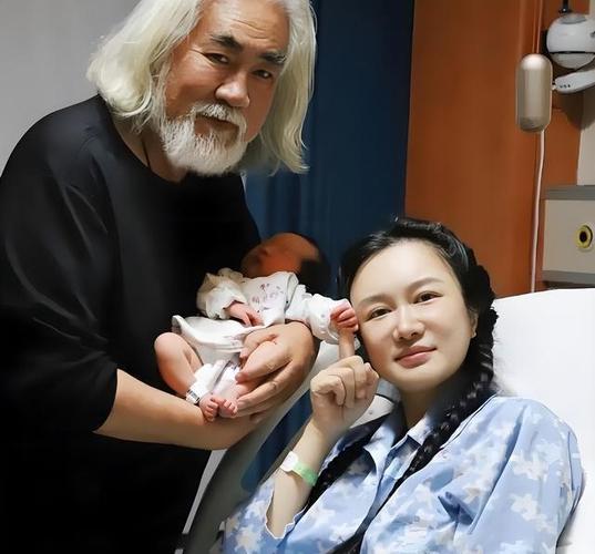 2025年澳门天天开奖和张纪中回应前妻喊话与张纪中回应前妻喊话视频